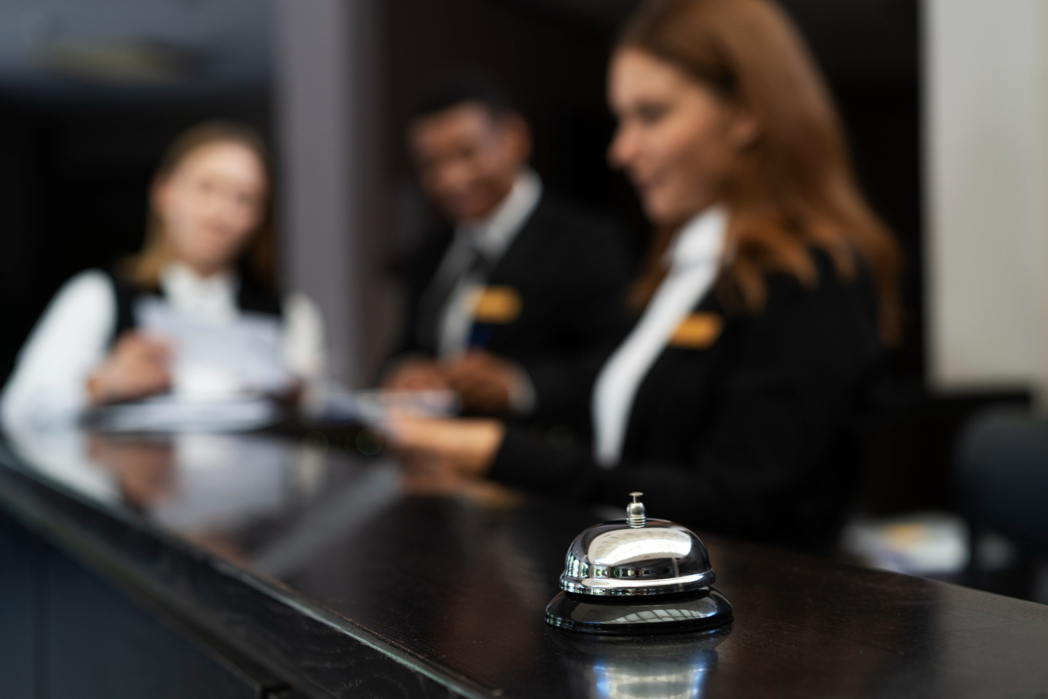 Équipe de réception d'un hôtel de luxe